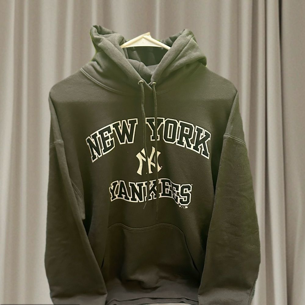 Fanatics Men’s New York Yankees Dark Gray Hoodie L